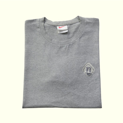 NIKE Y2K MINI SWOOSH EMBROIDERED LOGO GRAY T SHIRT 2004 SZ L