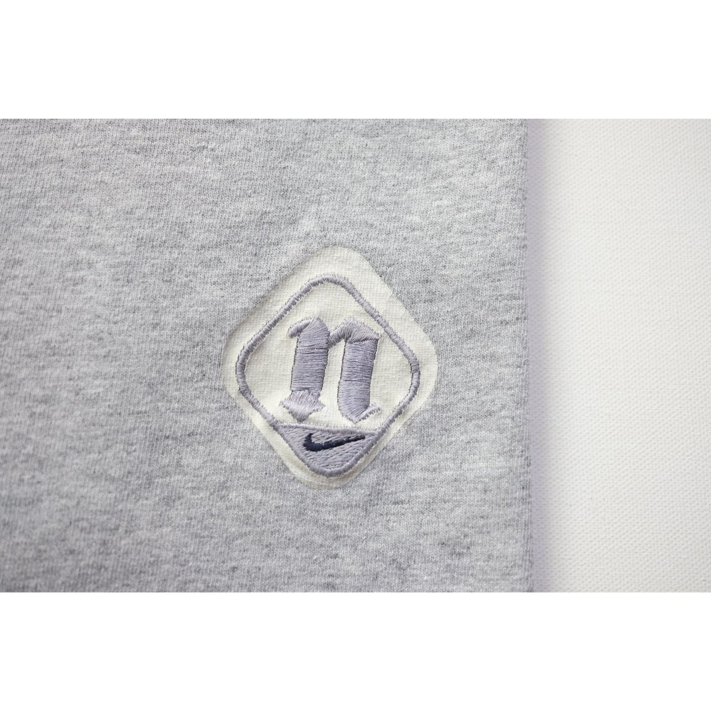 NIKE Y2K MINI SWOOSH EMBROIDERED LOGO GRAY T SHIRT 2004 SZ L